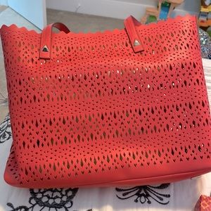 Beautiful tote bag perfect for winter beach getaway